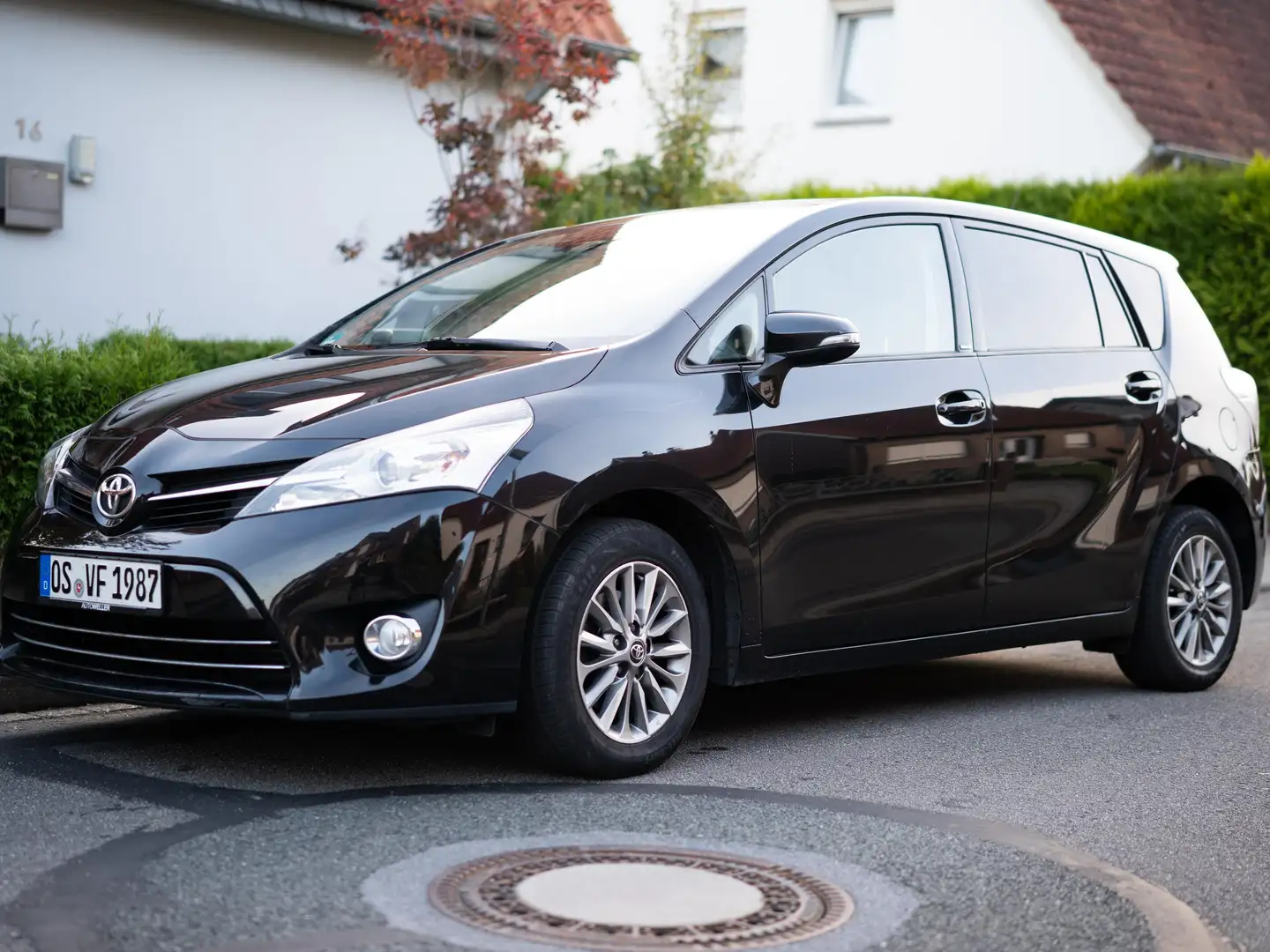 Toyota Verso-S Schwarz - 2