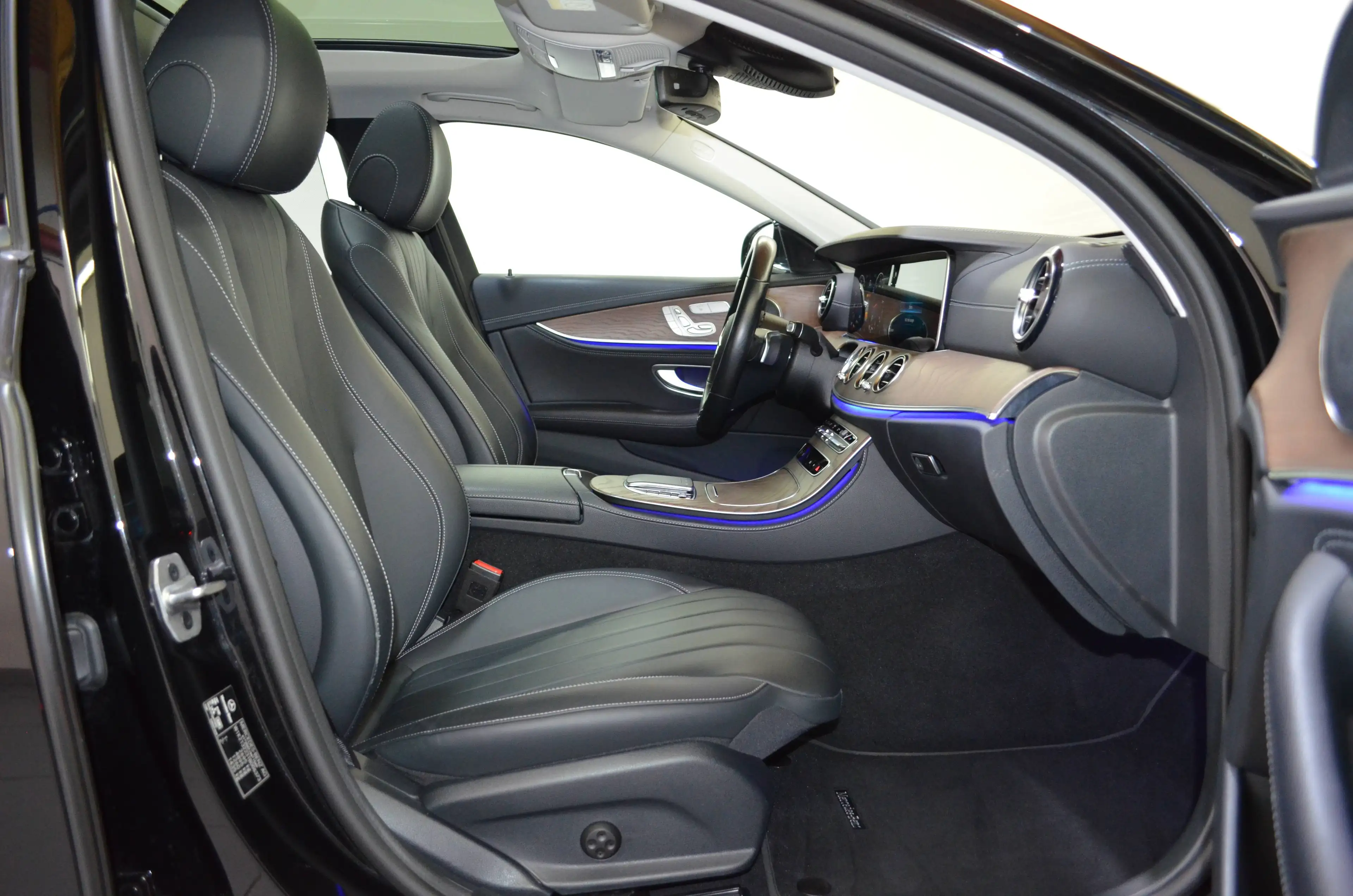 Mercedes-Benz E 400 D T 4M EXCLUSIVE"PANO"STANDHZG"NAPPA"AHK"AIRMATIC"360"DISTR+" — photo 14