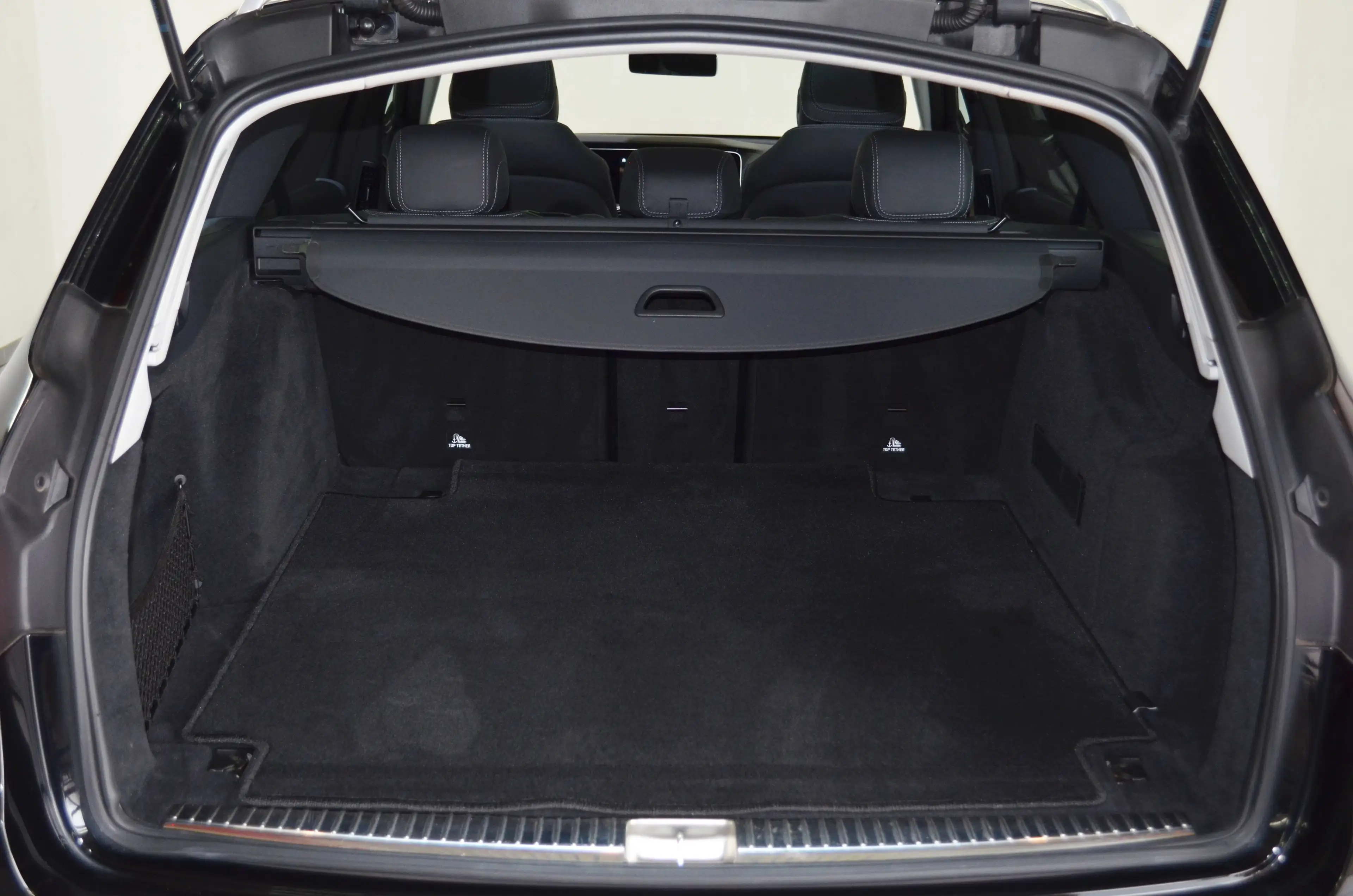 Mercedes-Benz E 400 D T 4M EXCLUSIVE"PANO"STANDHZG"NAPPA"AHK"AIRMATIC"360"DISTR+" — photo 12