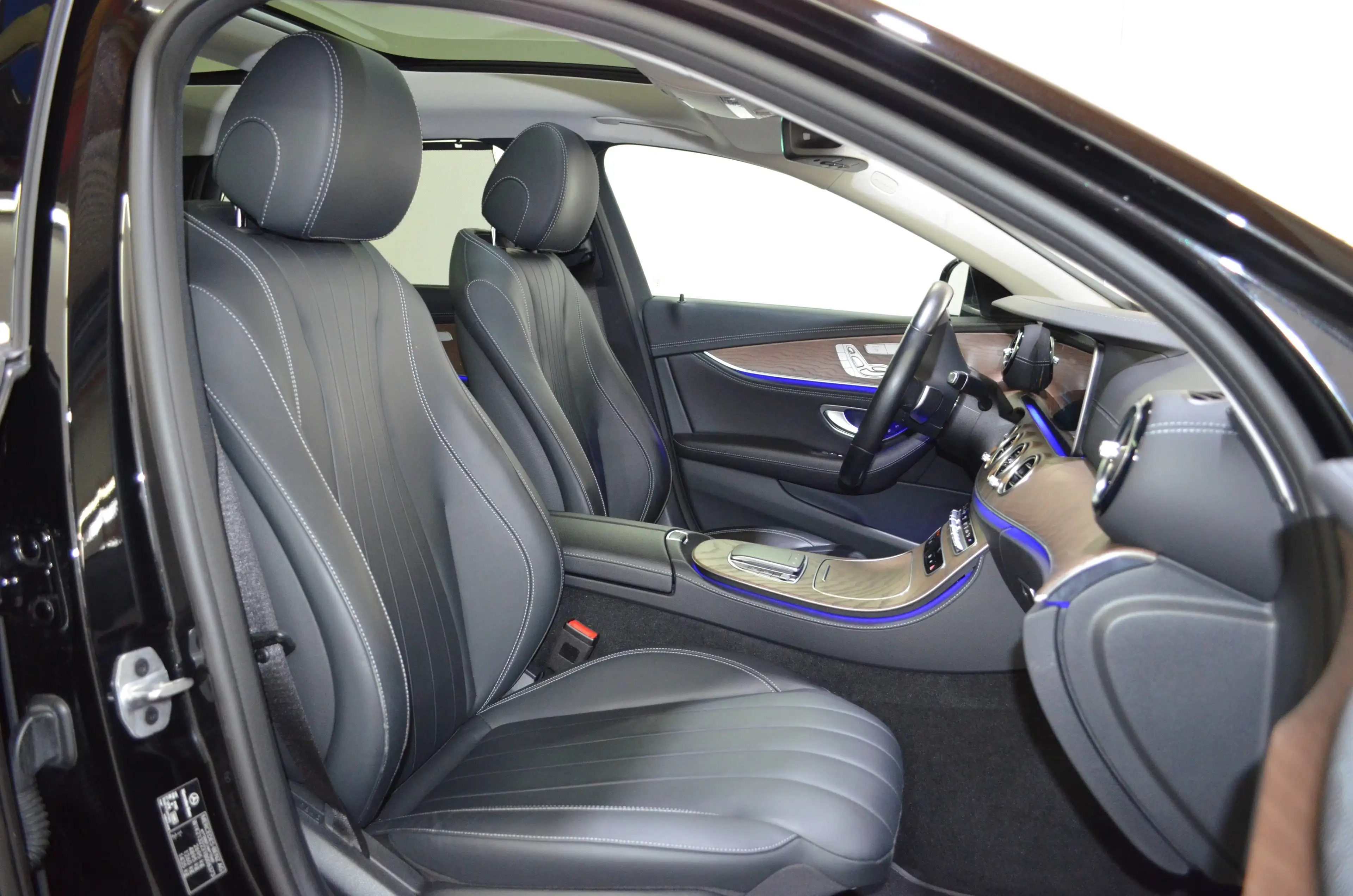 Mercedes-Benz E 400 D T 4M EXCLUSIVE"PANO"STANDHZG"NAPPA"AHK"AIRMATIC"360"DISTR+" — photo 15