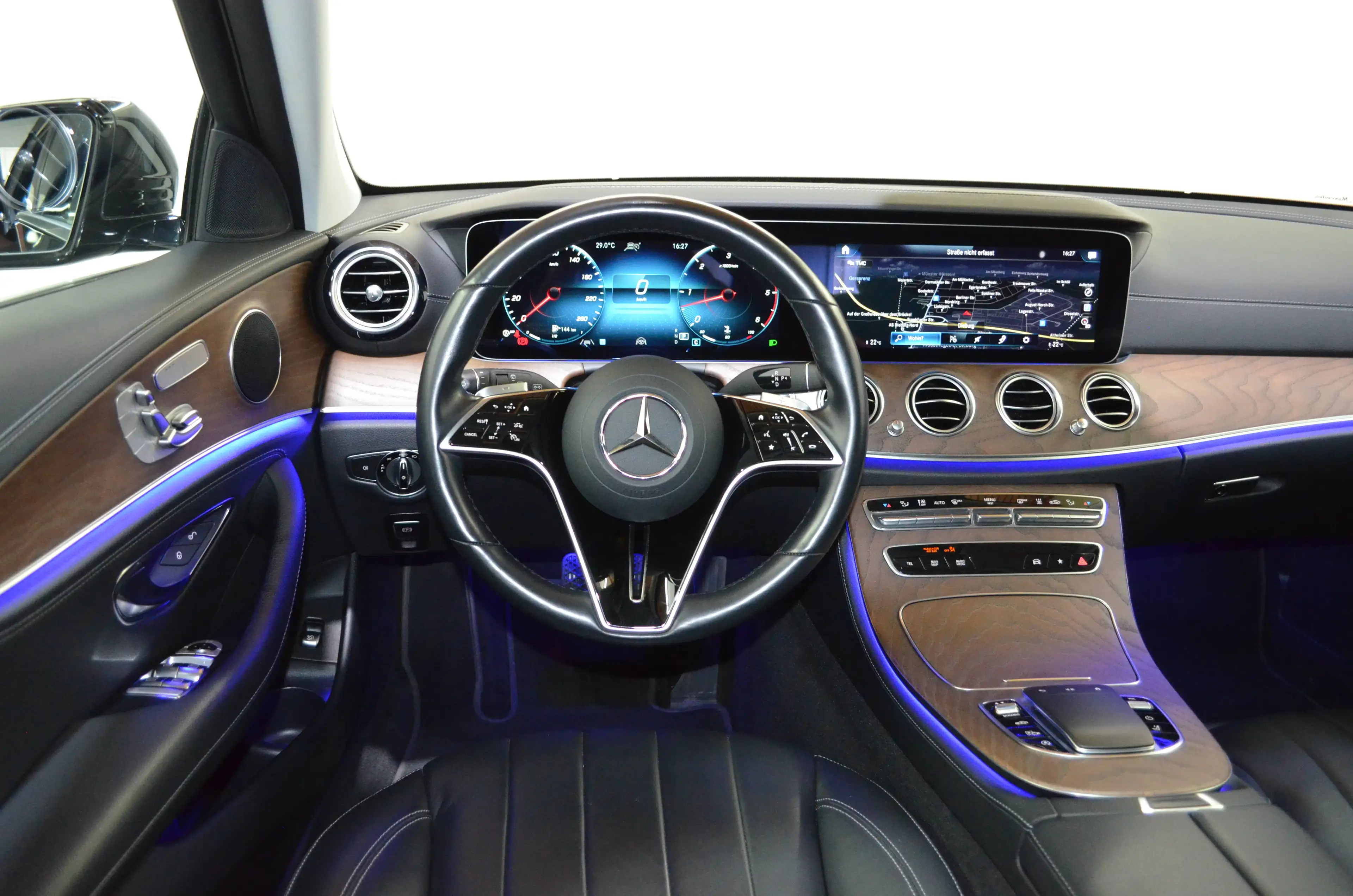 Mercedes-Benz E 400 D T 4M EXCLUSIVE"PANO"STANDHZG"NAPPA"AHK"AIRMATIC"360"DISTR+" — photo 9