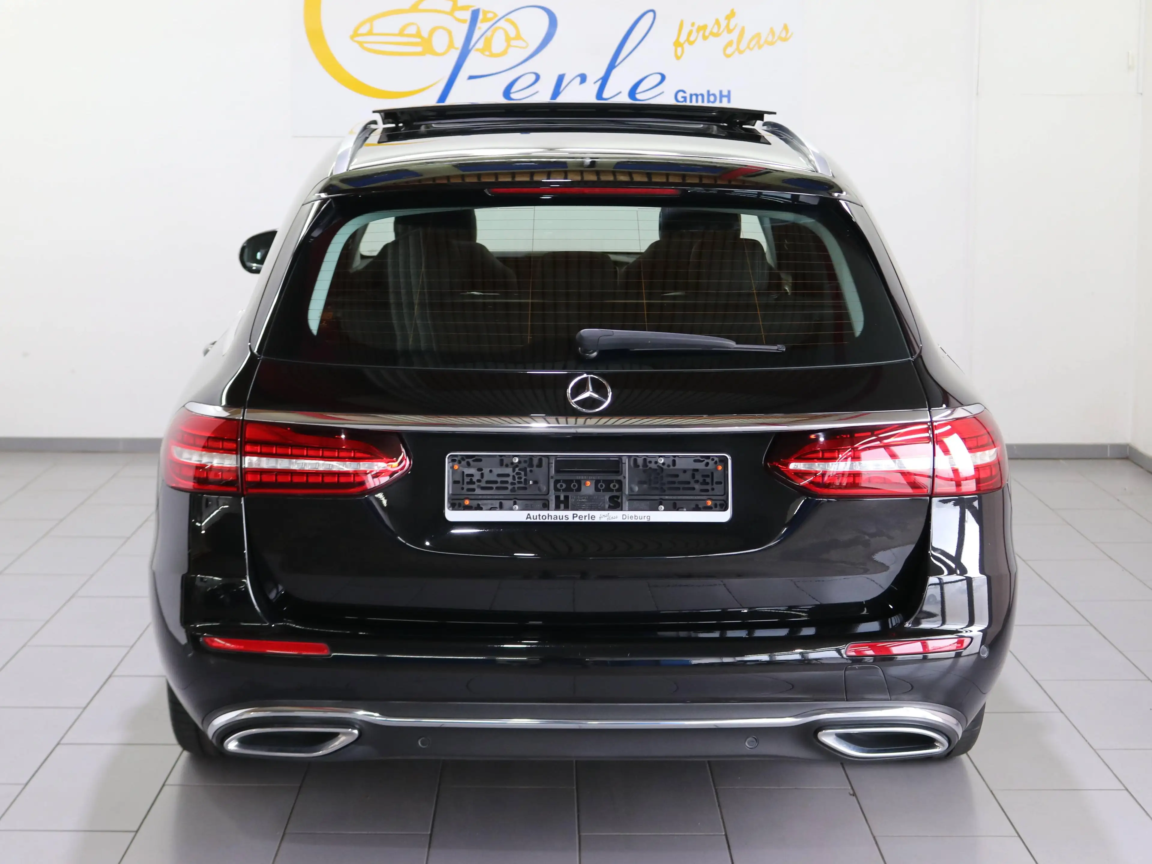 Mercedes-Benz E 400 D T 4M EXCLUSIVE"PANO"STANDHZG"NAPPA"AHK"AIRMATIC"360"DISTR+" — photo 5