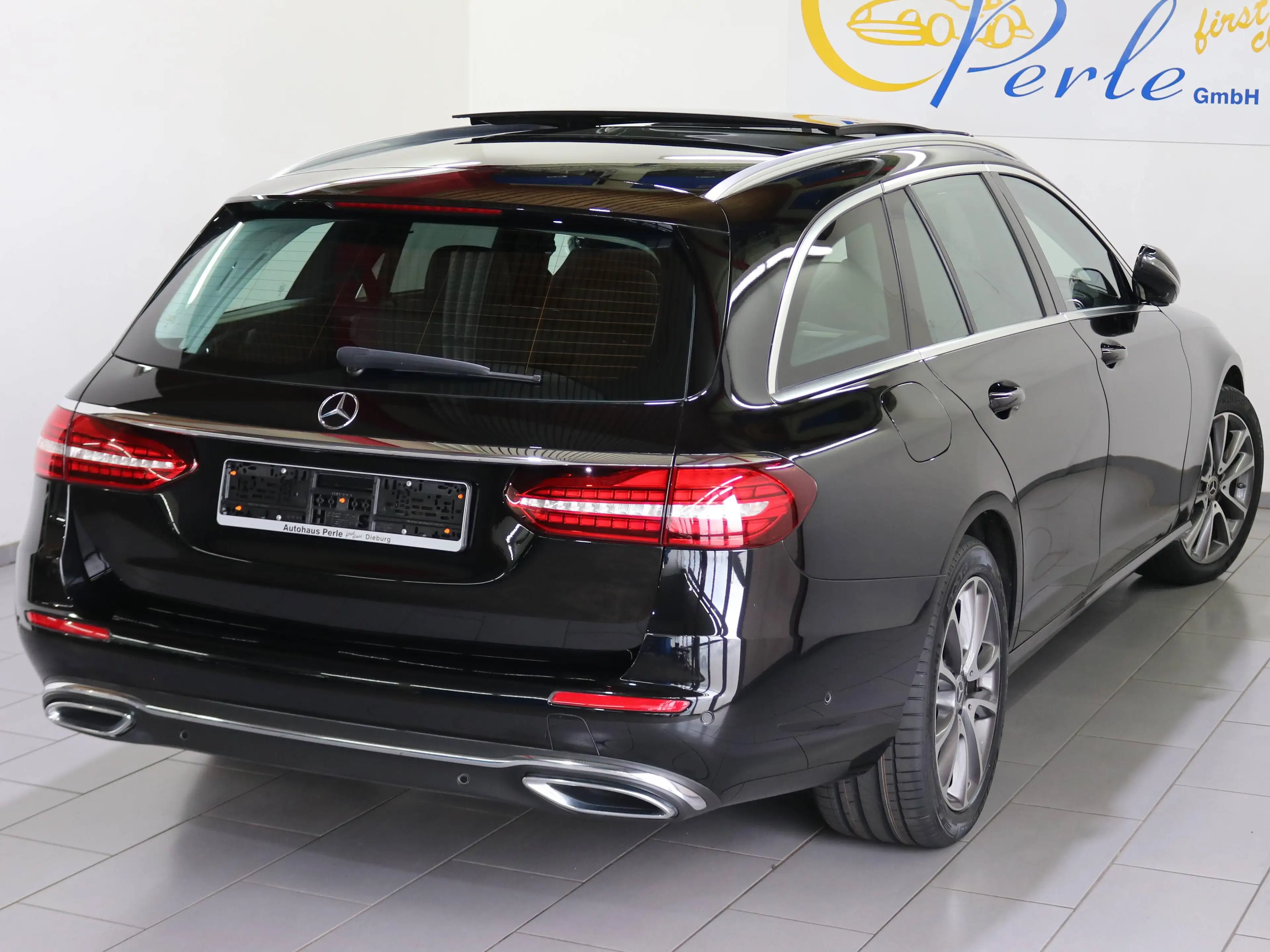 Mercedes-Benz E 400 D T 4M EXCLUSIVE"PANO"STANDHZG"NAPPA"AHK"AIRMATIC"360"DISTR+" — photo 4