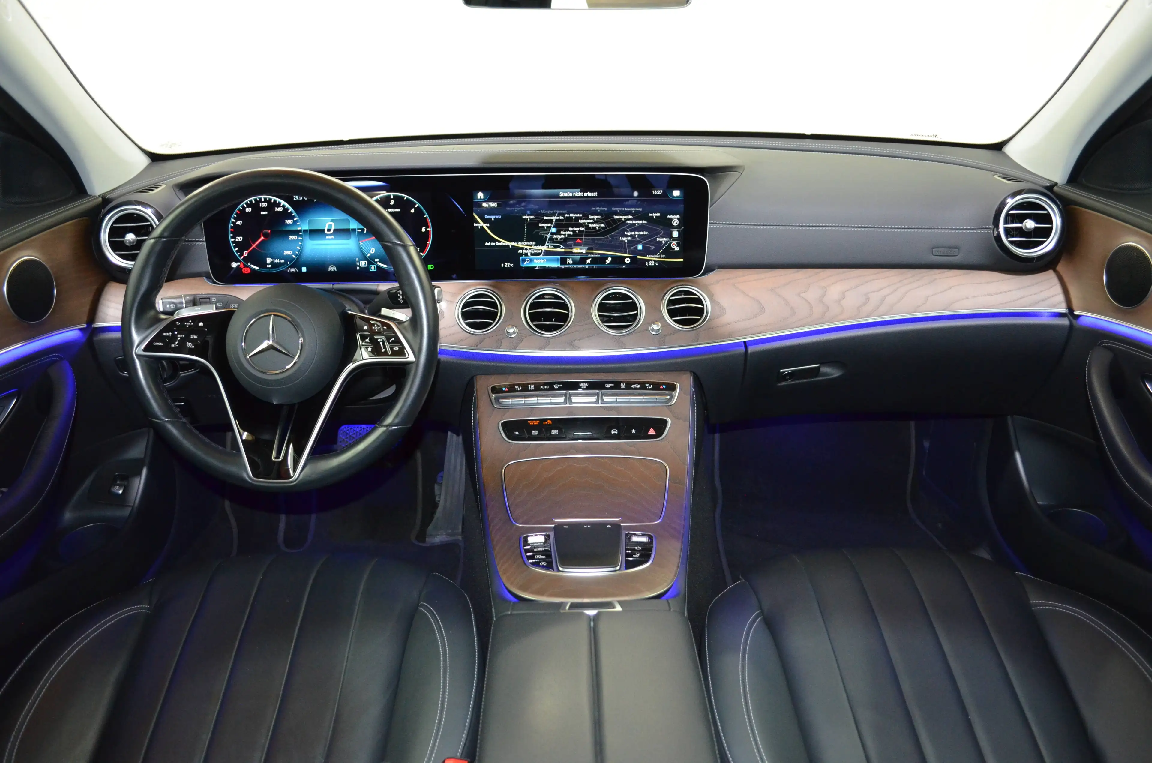 Mercedes-Benz E 400 D T 4M EXCLUSIVE"PANO"STANDHZG"NAPPA"AHK"AIRMATIC"360"DISTR+" — photo 6