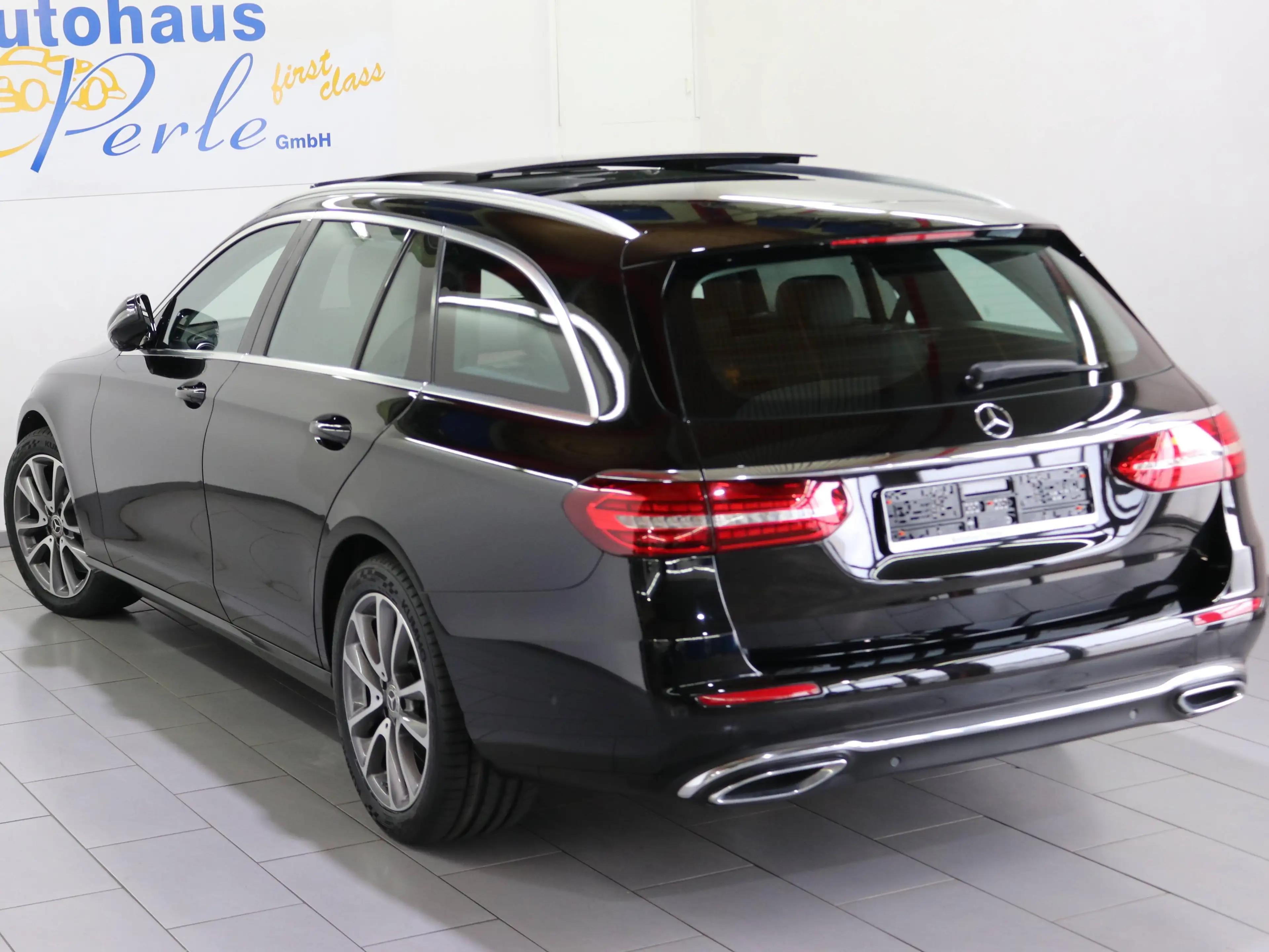 Mercedes-Benz E 400 D T 4M EXCLUSIVE"PANO"STANDHZG"NAPPA"AHK"AIRMATIC"360"DISTR+" — photo 3