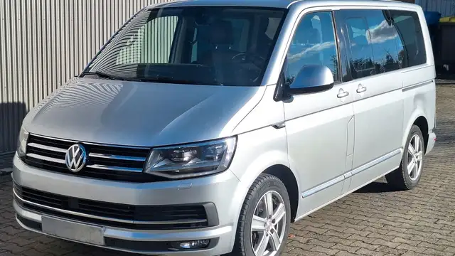 Volkswagen T6 Multivan Highline 7-Sitze