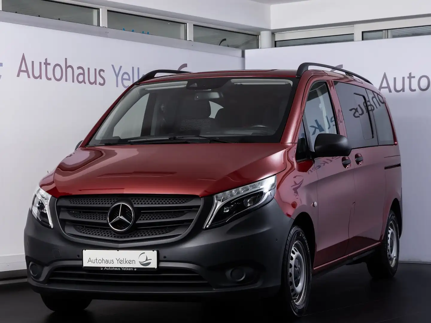 Mercedes-Benz Vito Tourer 116 CDI kompakt LED*NAVI*PTS*8-SITZ Rot - 1