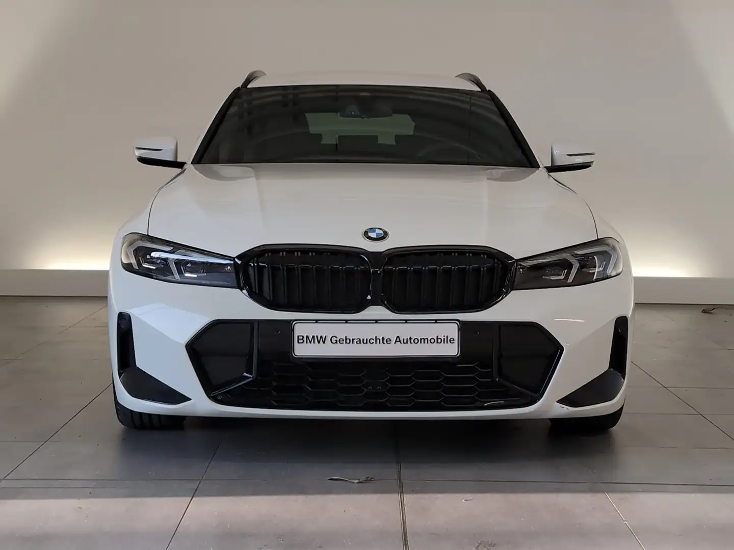 BMW 318 d  Tour M Sport Navi/LED/AHK/RFK/Apple/KomfZg Navi Weiß - 2