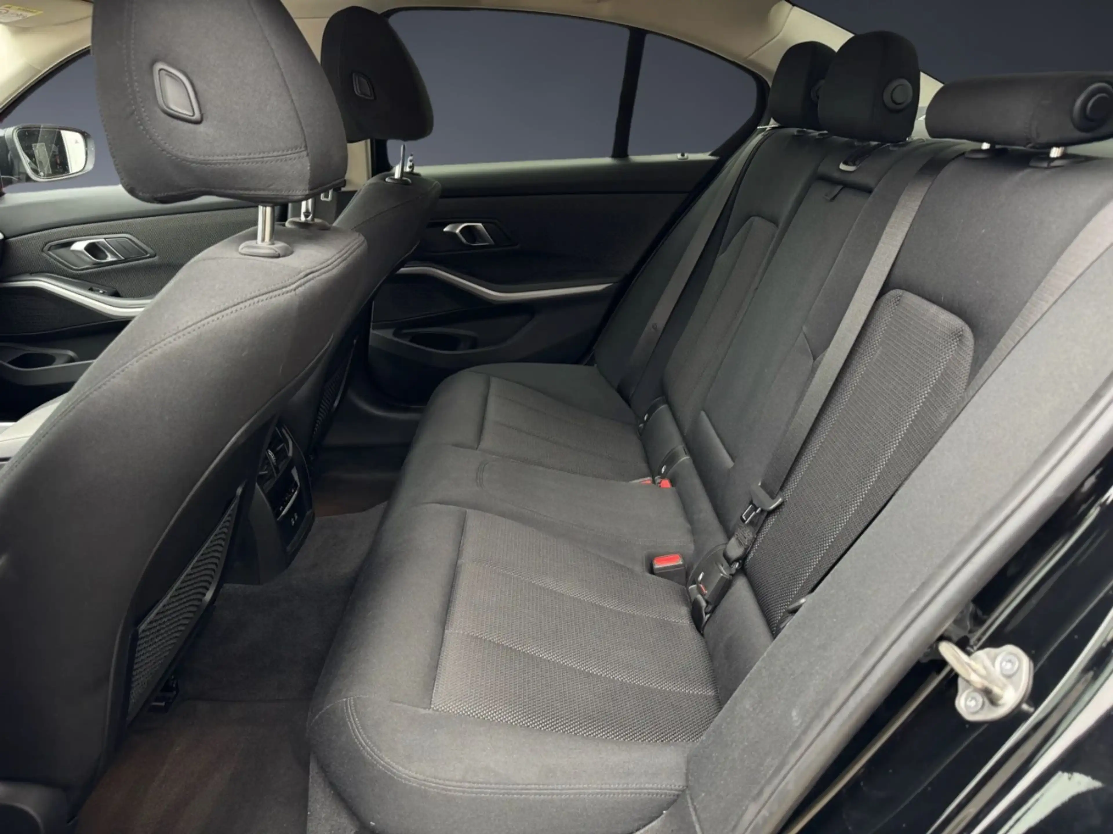 BMW 320 Lim 320e Adv. ACC Kam SHZ CarPlay LED PivacyGlas — photo 12