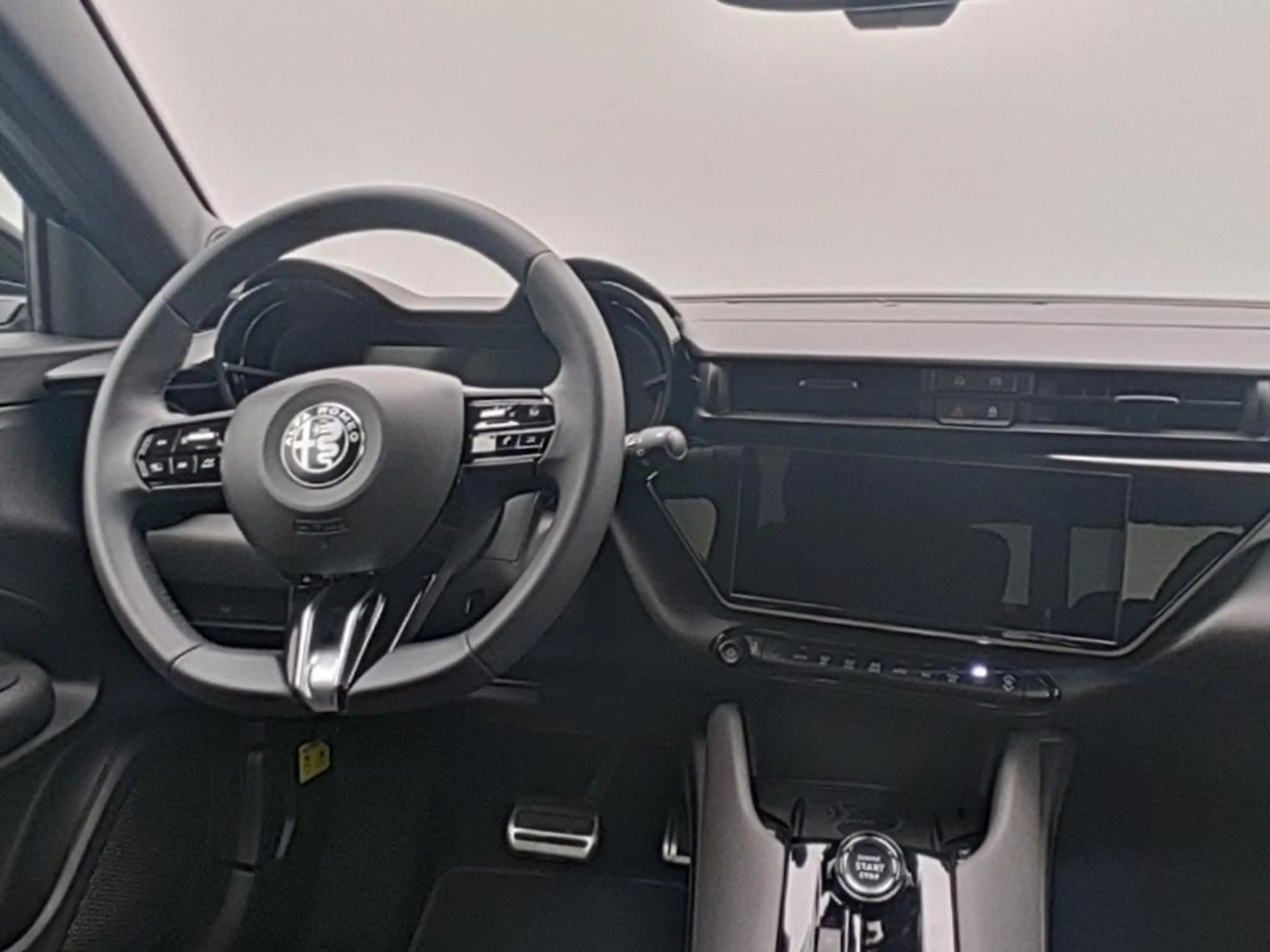 Alfa Romeo Junior Ibrida 1.2  Ti Q4 + Technologie Paket + PanoDach — photo 12