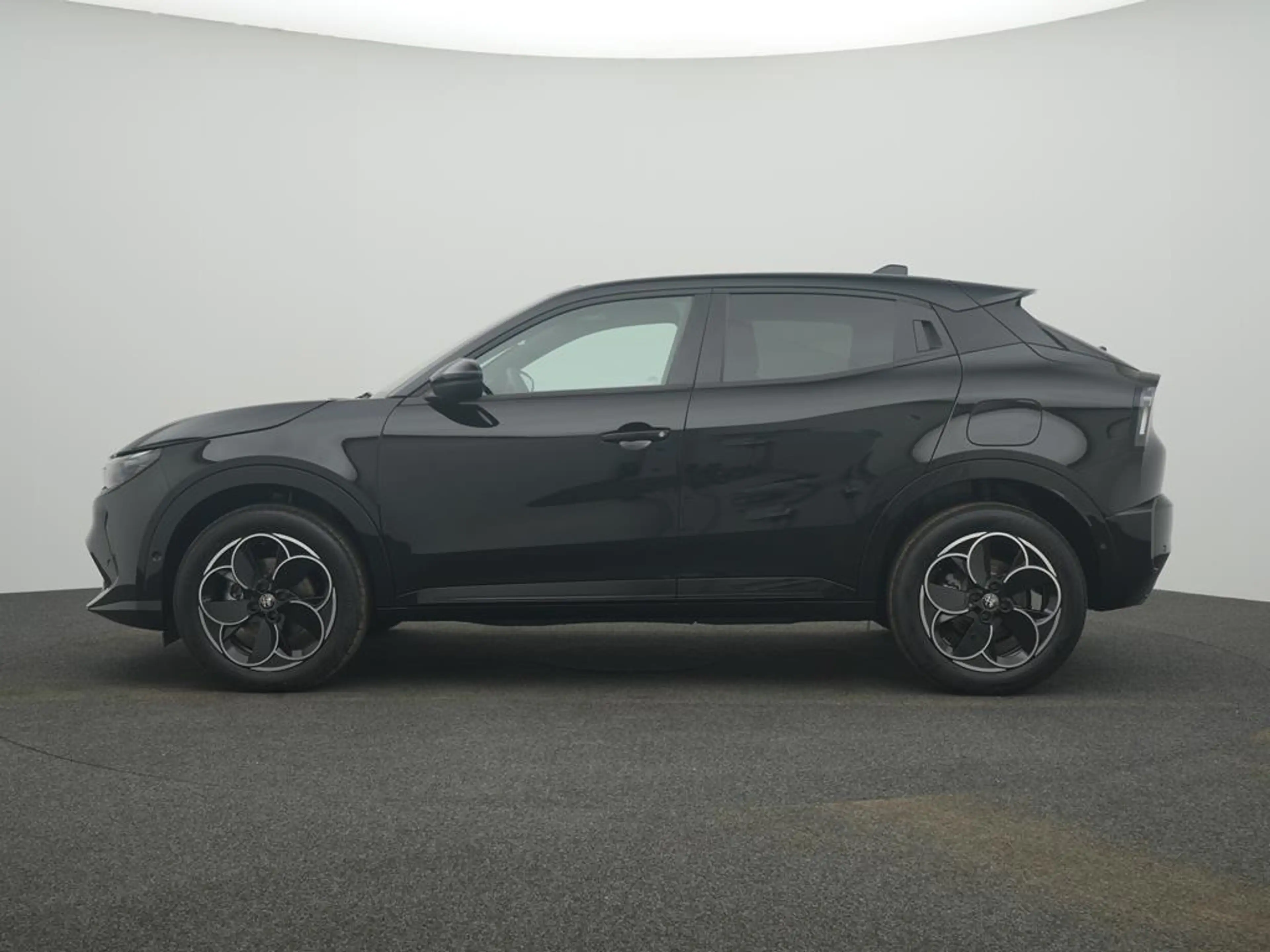 Alfa Romeo Junior Ibrida 1.2  Ti Q4 + Technologie Paket + PanoDach — photo 5