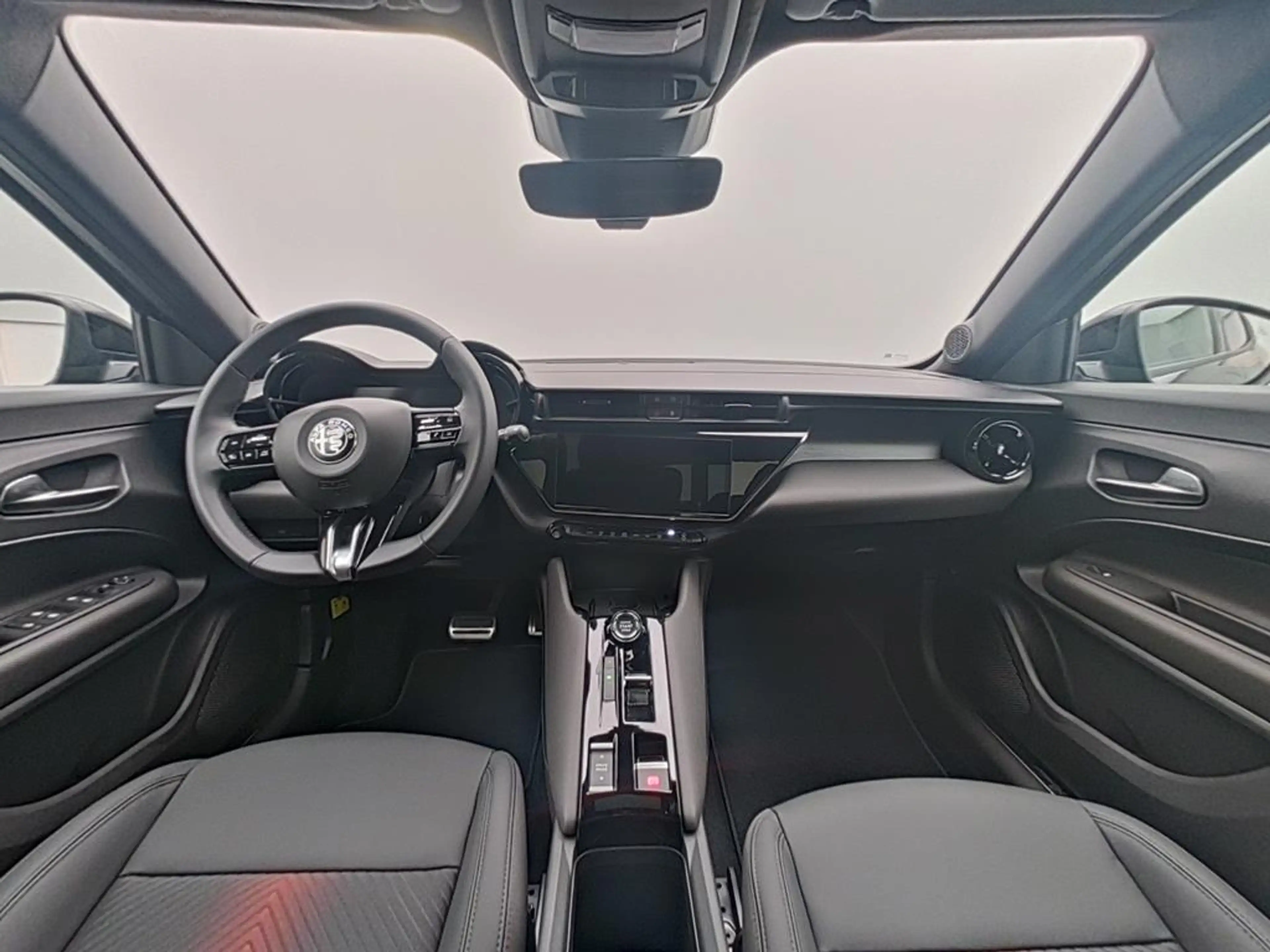 Alfa Romeo Junior Ibrida 1.2  Ti Q4 + Technologie Paket + PanoDach — photo 10