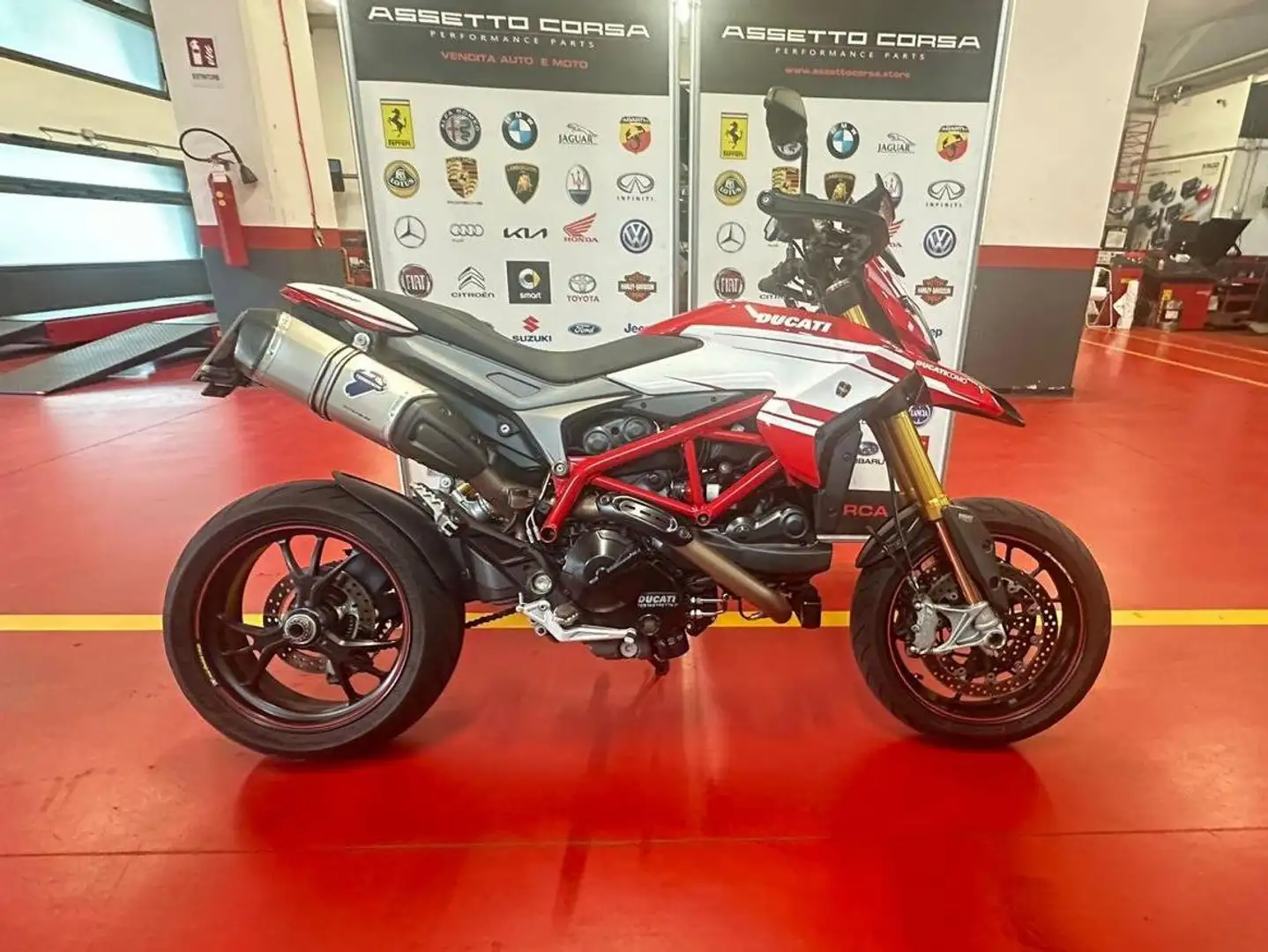 Ducati Hypermotard 939 SP Rood - 2