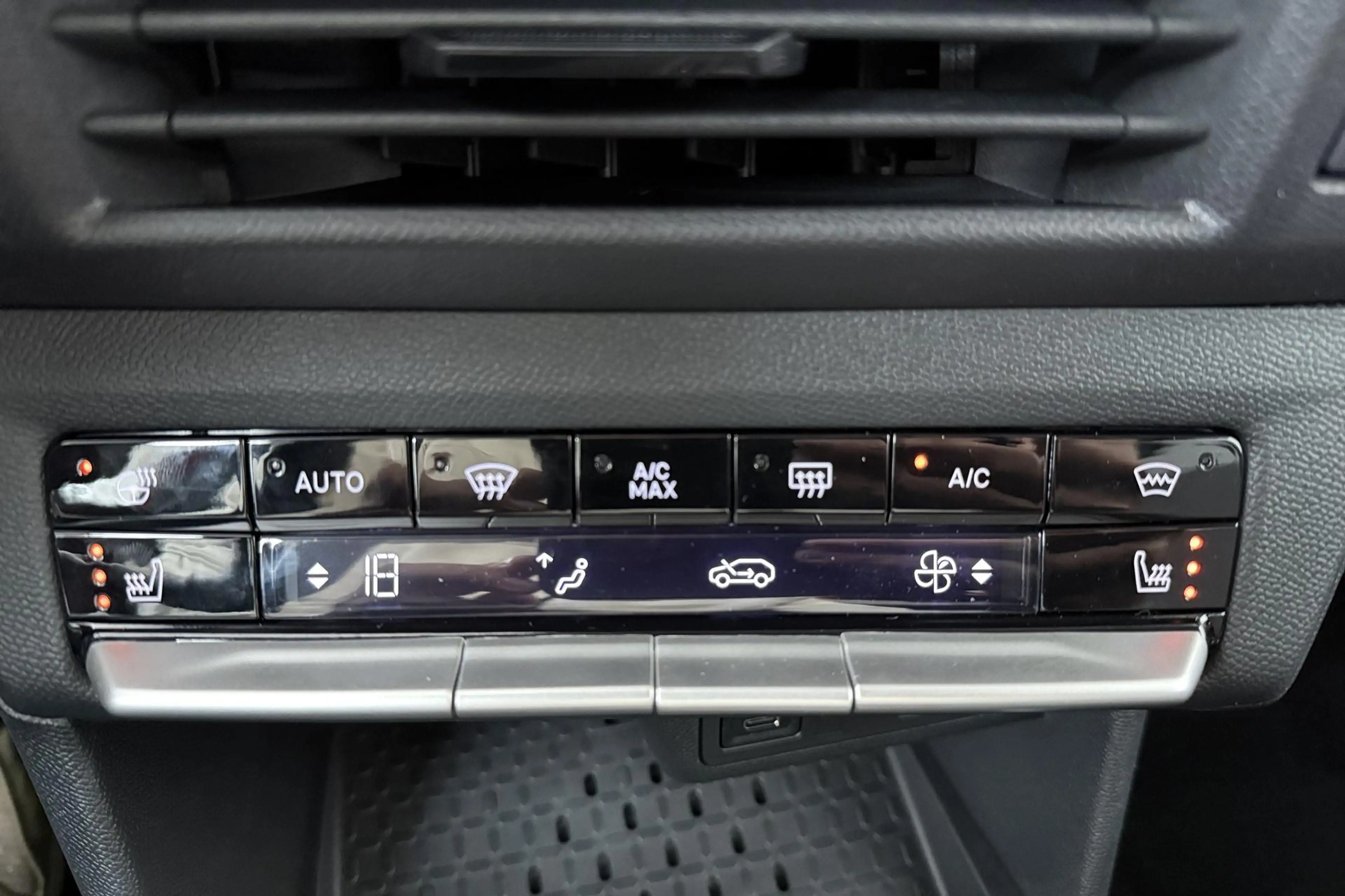 Opel Frontera 1.2 Turbo Hybrid GS | Winter Pakket | Technologie — photo 7