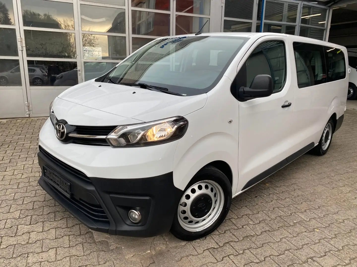 Toyota Proace L2 Kombi Comfort/9-Sitzer/Klima/Mwst. Weiß - 1