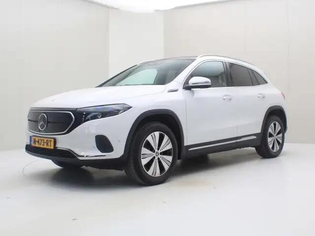 Mercedes-Benz EQA 300 228pk 4MATIC Luxury 95% SoH [ TREKHAAK+PANO+SFEERV