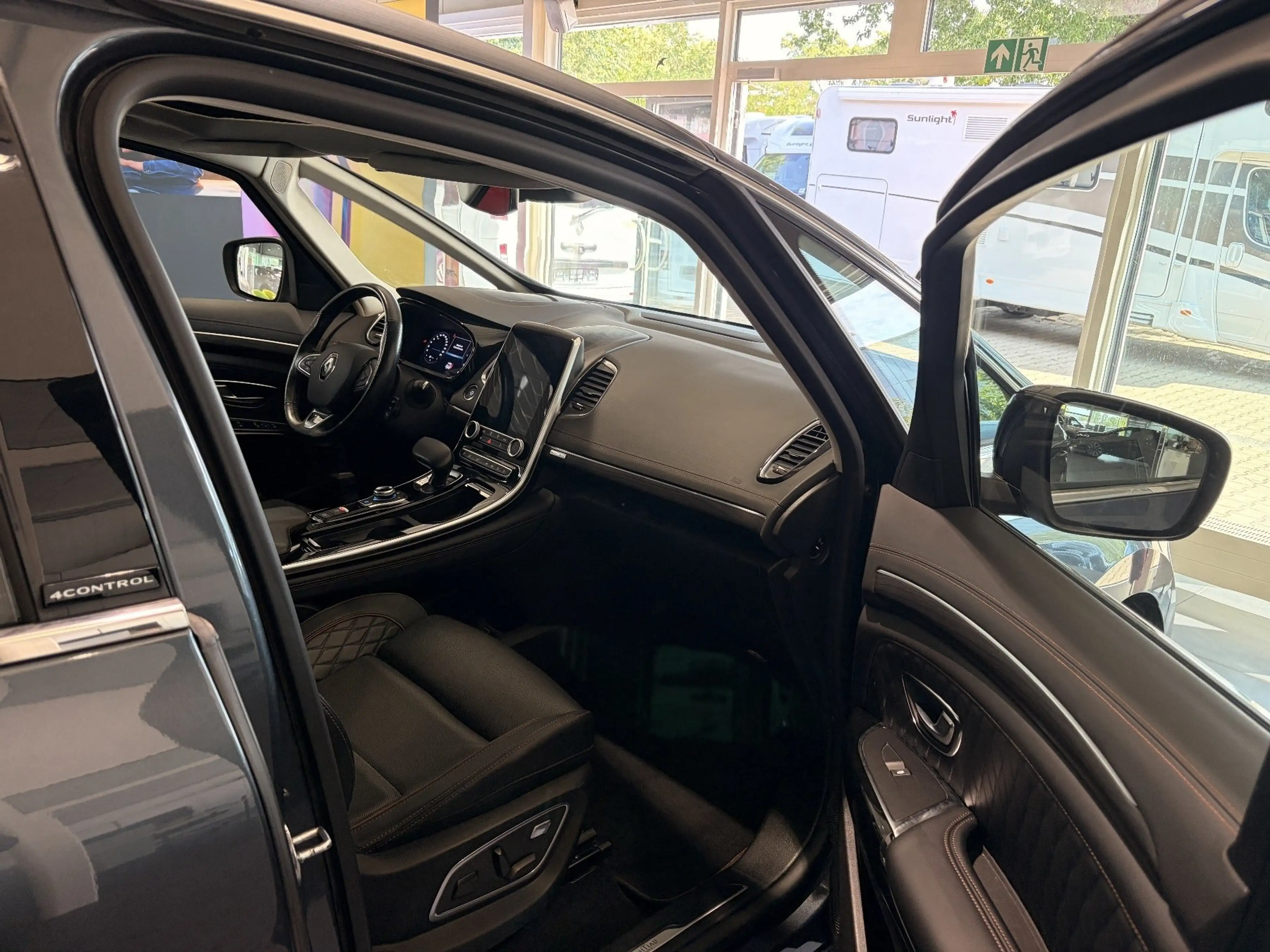 Renault Espace INITIALE PARIS dCi 190 EDC 7-Sitzer — photo 5