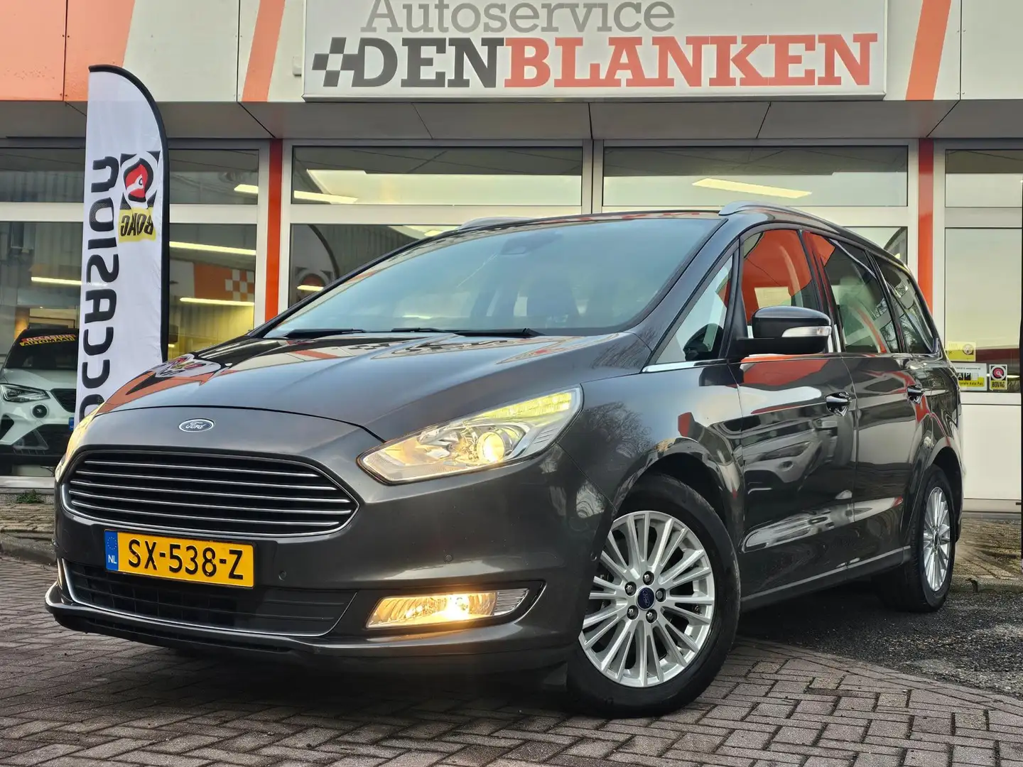 Ford Galaxy 1.5 Titanium 7 persoons BJ.2018 / Navigatie / Pdc Gris - 1