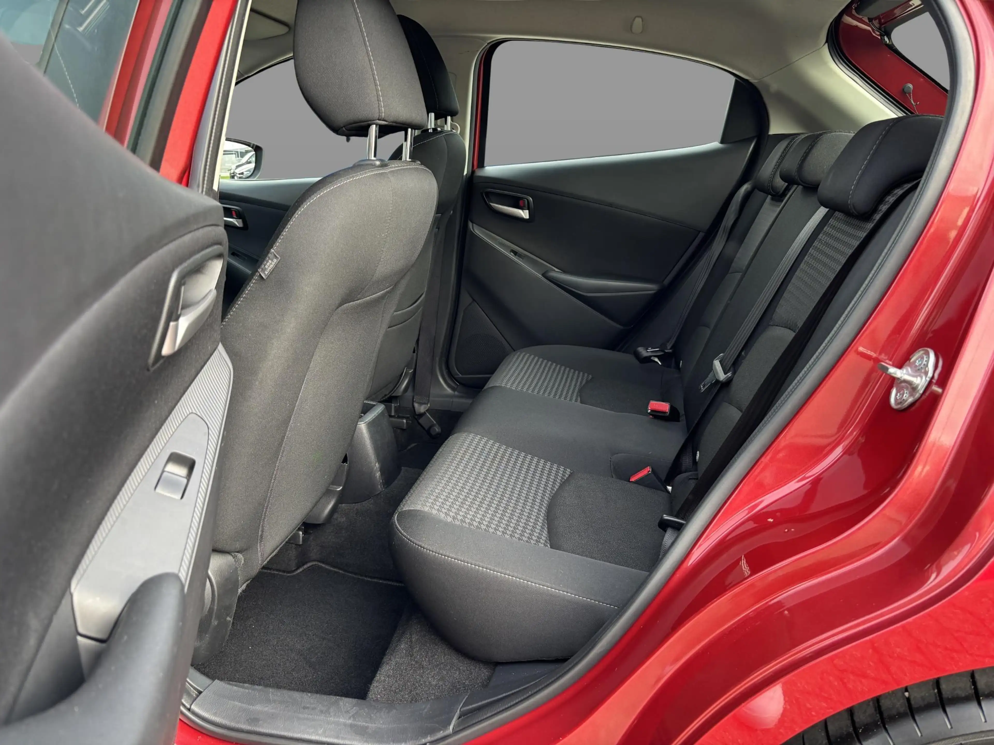 Mazda 2 1.5 Skyactiv-G Dynamic+ Navi, Cruise, Airco, PDC, — photo 9