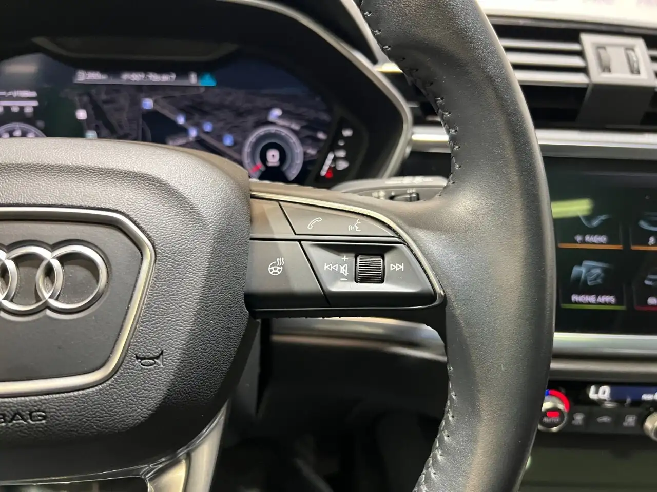Audi Q3 снимка Audi Q3