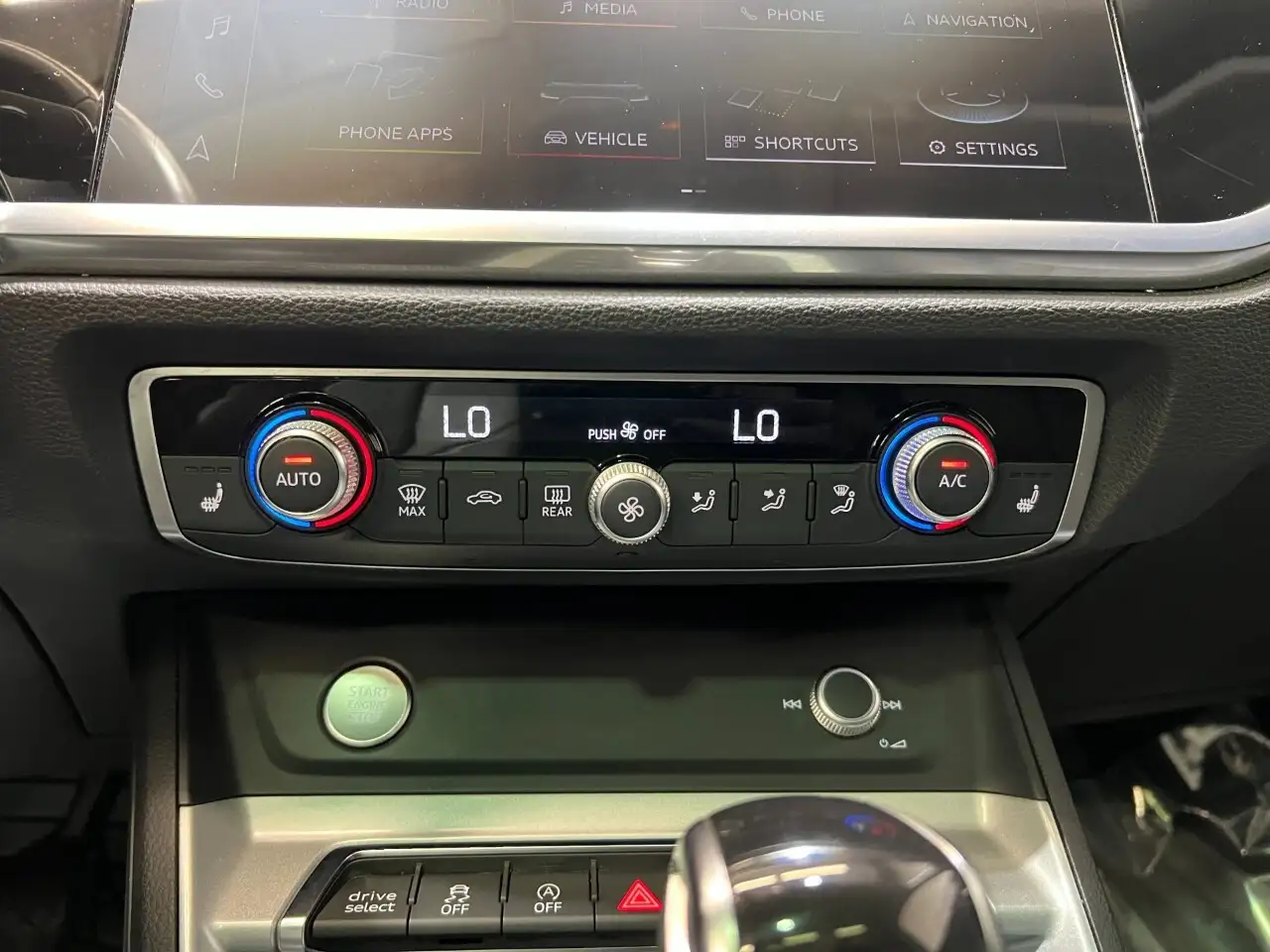 Audi Q3 снимка Audi Q3