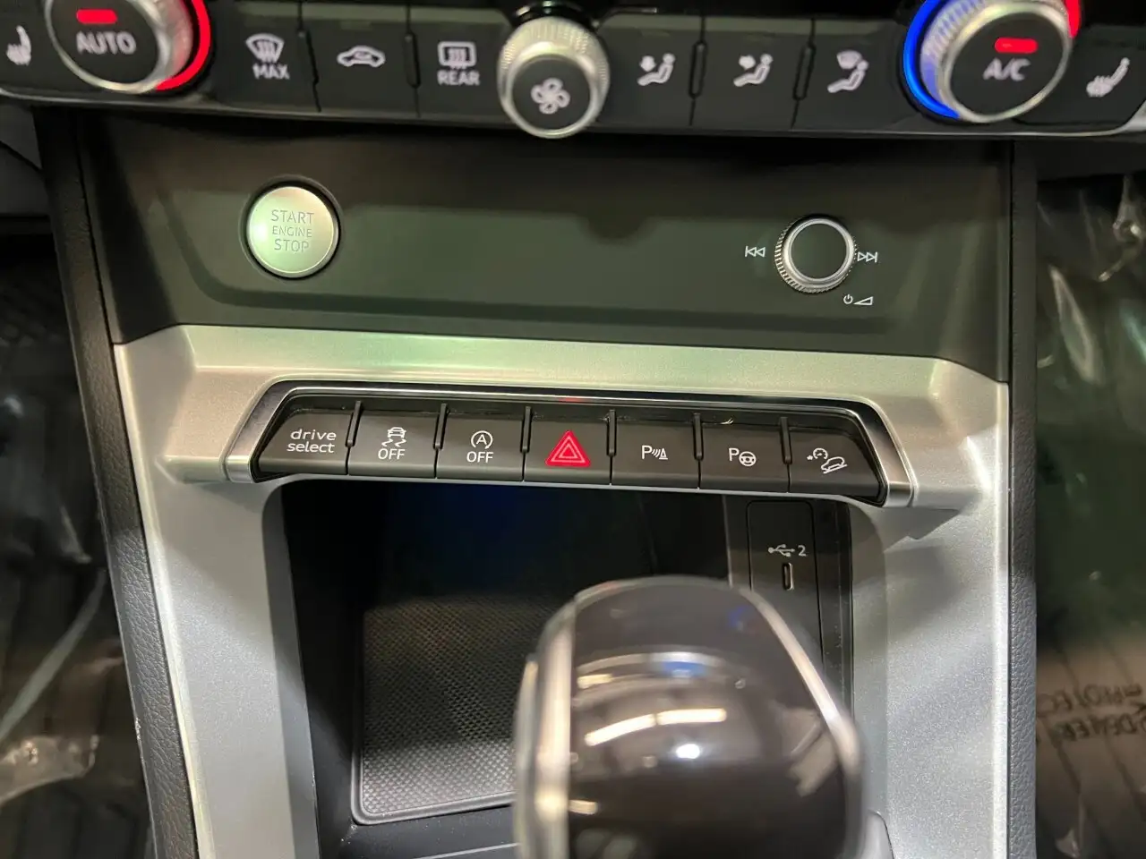 Audi Q3 снимка Audi Q3