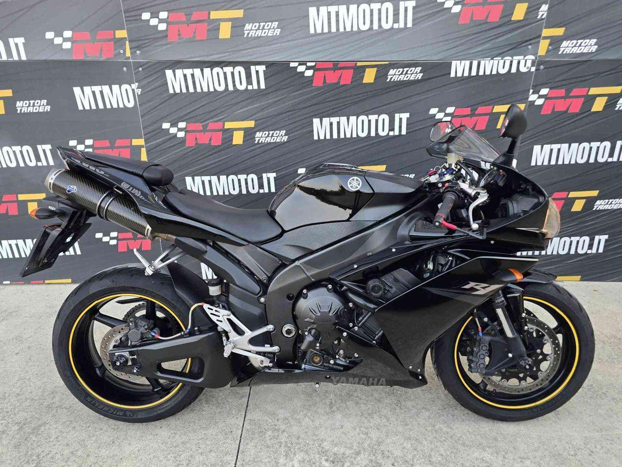 Yamaha YZF-R1 Termignoni Video 360