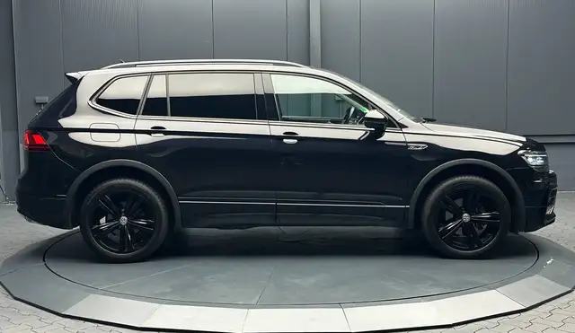 Volkswagen Tiguan Allspace view 6