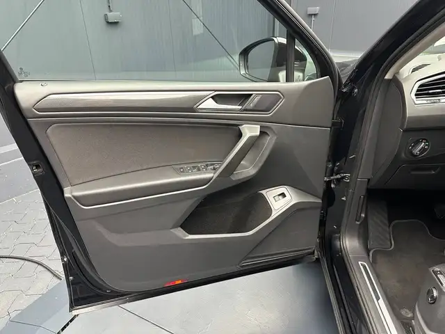 Volkswagen Tiguan Allspace view 13