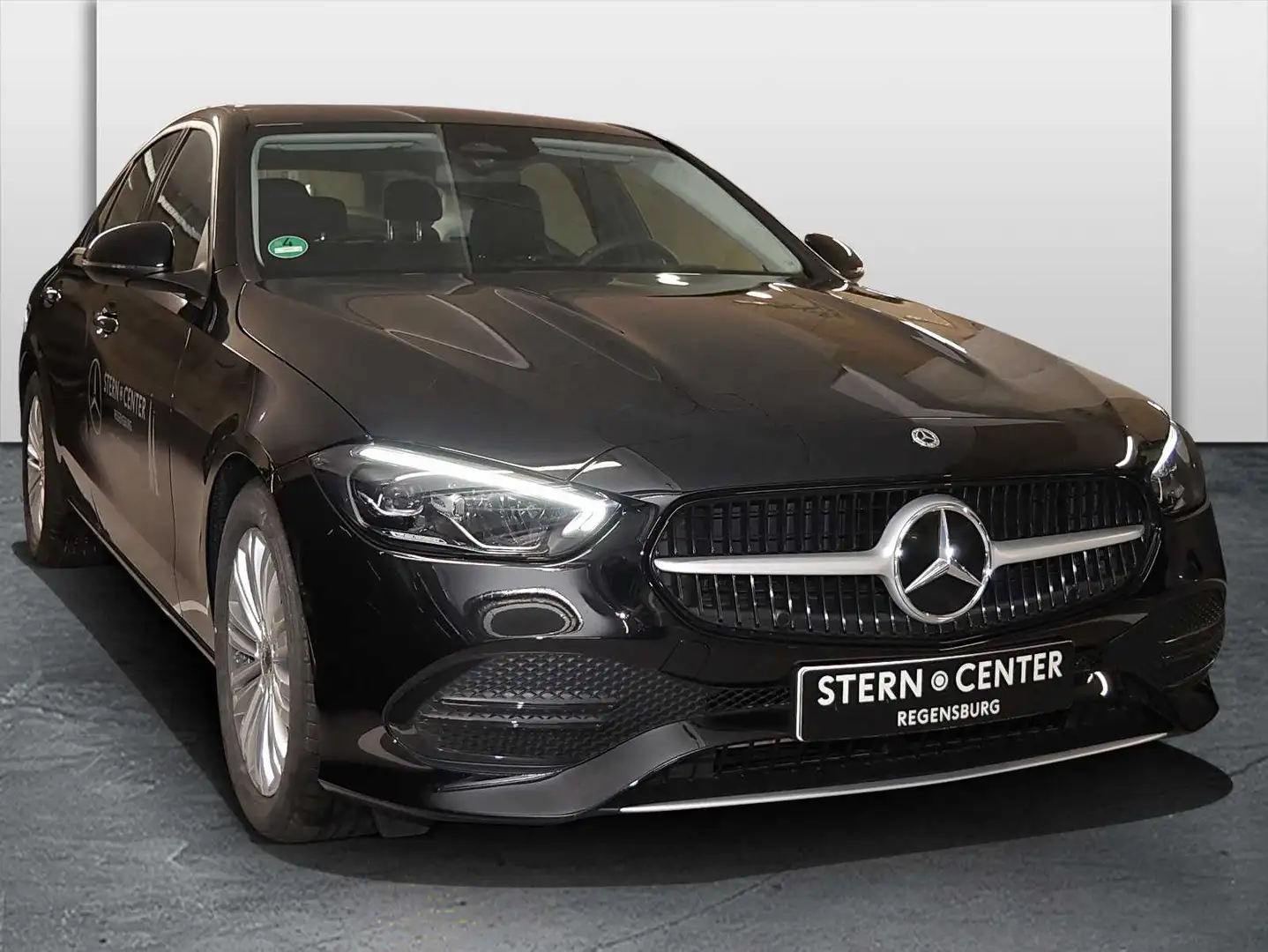 Mercedes-Benz C 180 Limo+MBUX NAVI PREMIUM+LED+17"+THERMATIC++ Чорний - 2