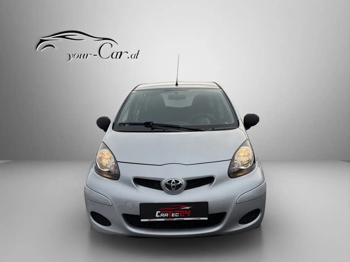 Toyota Aygo 1,0 VVT-i Young Silber - 2