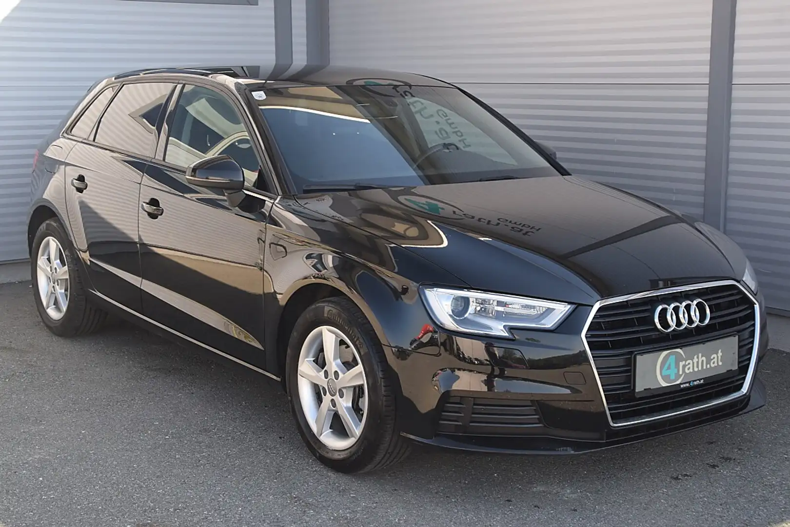 Audi A3 1,6 TDI Sportback XENON Schwarz - 2