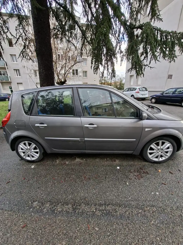 Renault Scenic 1.9 dCi 120 Luxe Dynamique