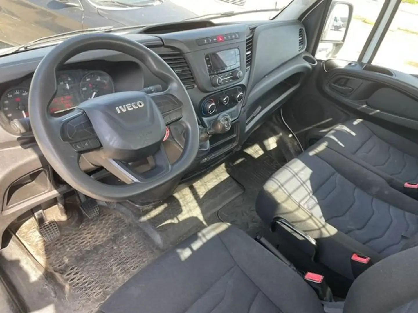 Iveco Daily Chasis Cabina 35C14 3450 136 Blanco - 2