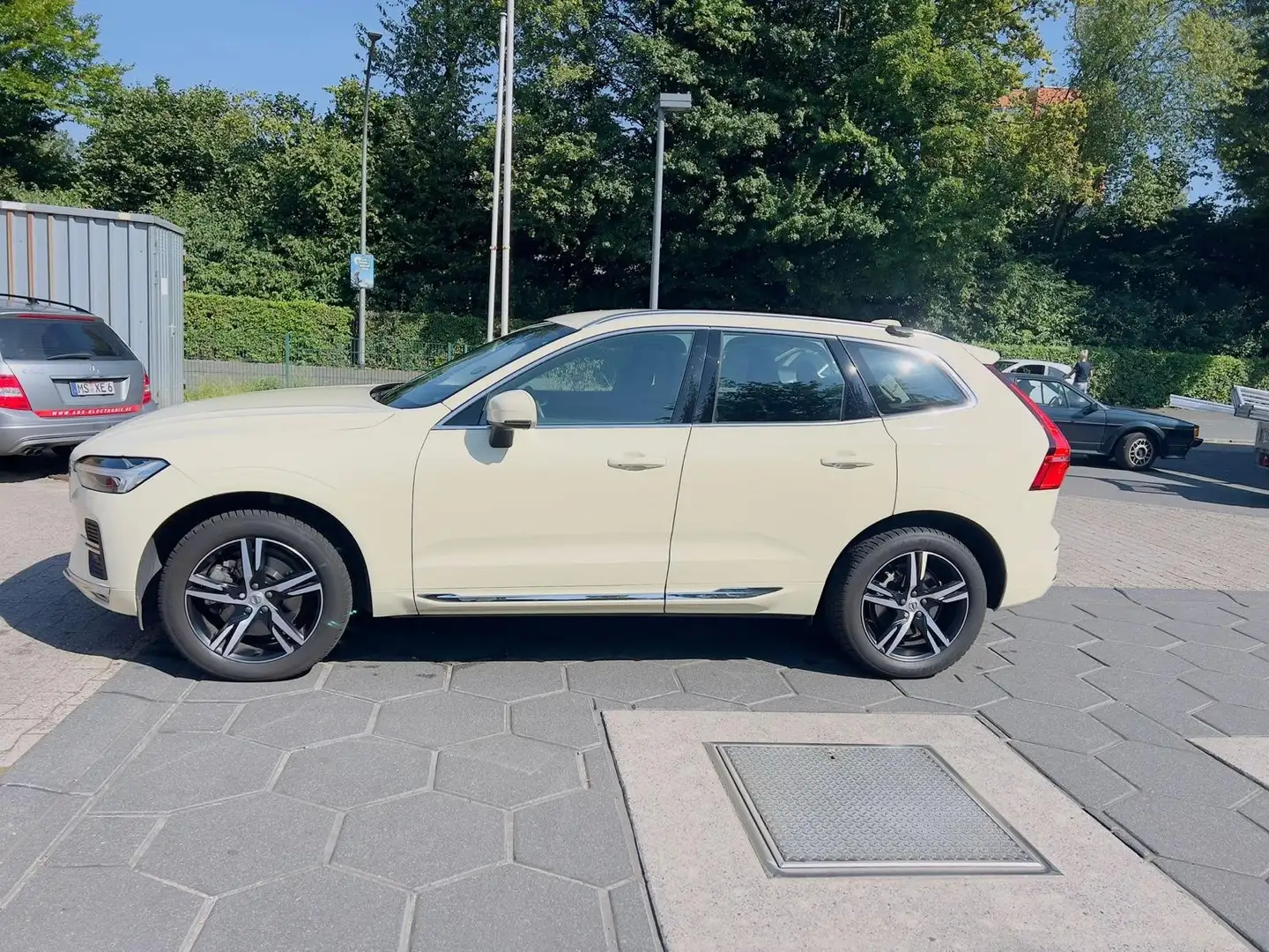 Volvo XC60 B4 D Essential - 1