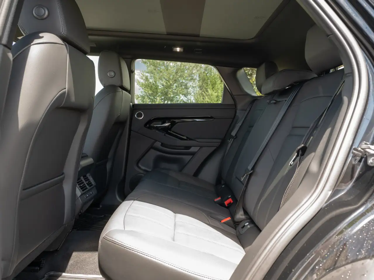 Land Rover Range Rover Evoque photo Land Rover Range Rover Evoque
