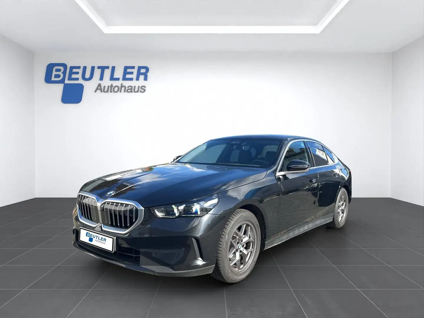 BMW 520 i Limousine aLED eSitze 360°Kam HUD Noir - 1