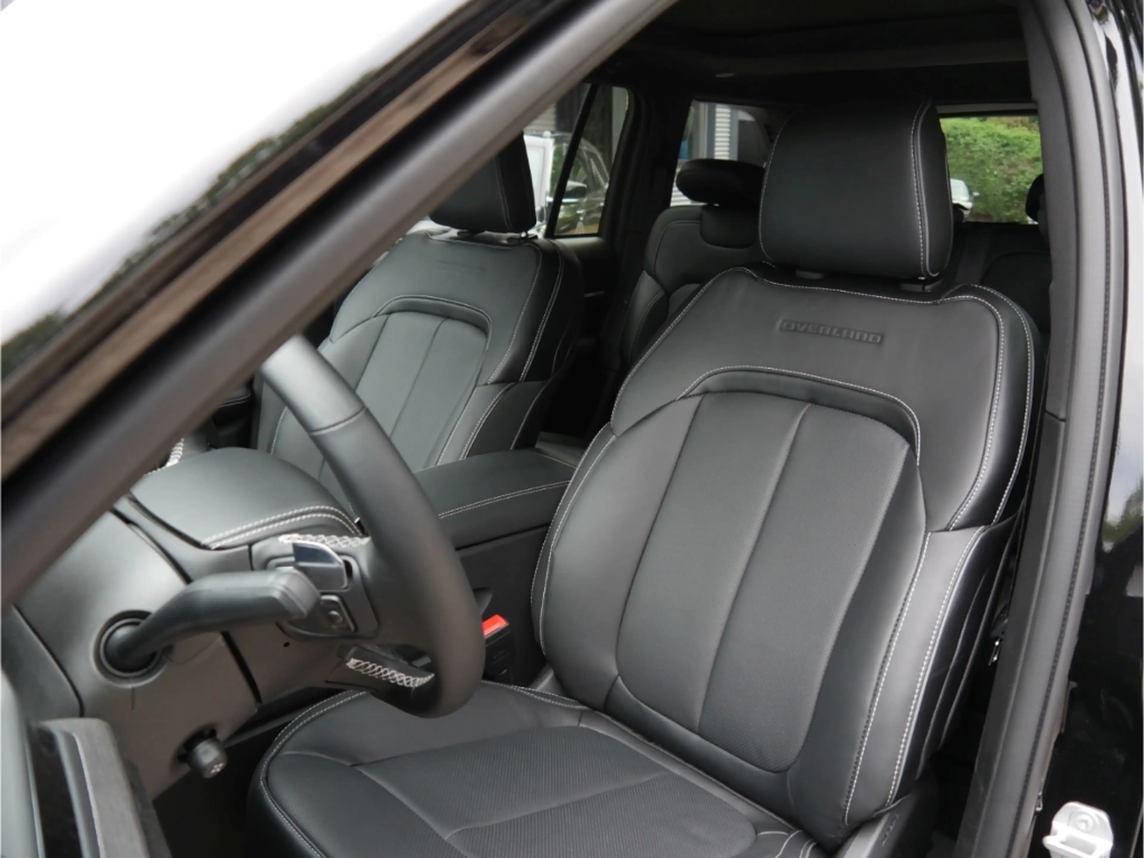 Jeep Grand Cherokee 4xe Overland — photo 15