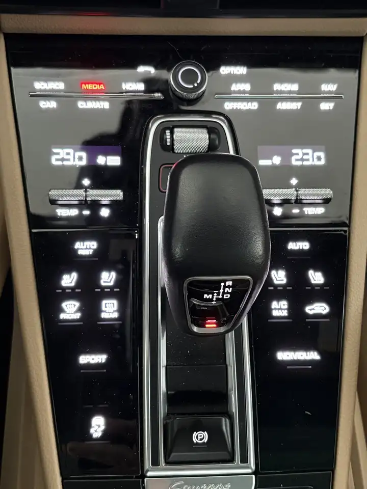 Porsche Cayenne снимка Porsche Cayenne