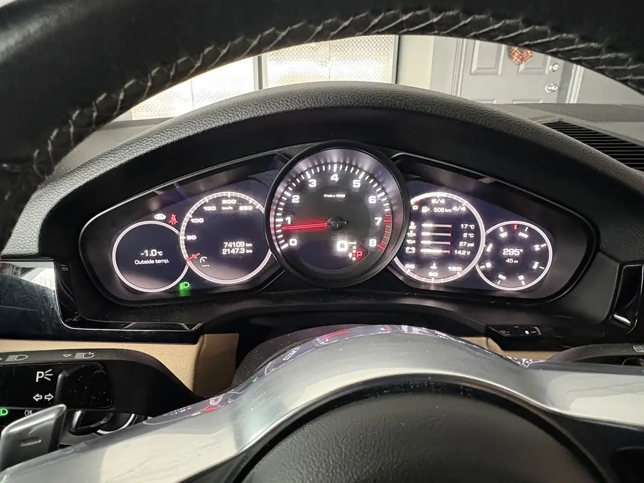 Porsche Cayenne снимка Porsche Cayenne