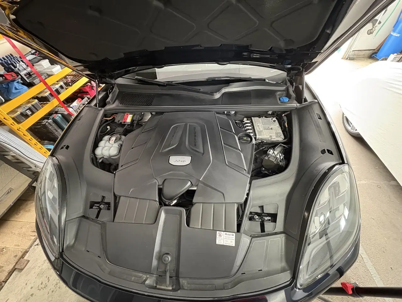 Porsche Cayenne снимка Porsche Cayenne