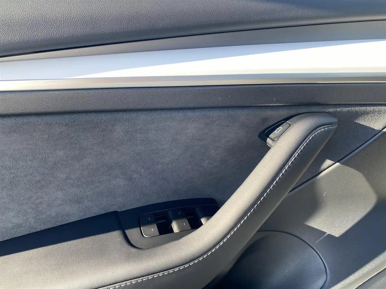 Tesla Model 3 снимка Tesla Model 3