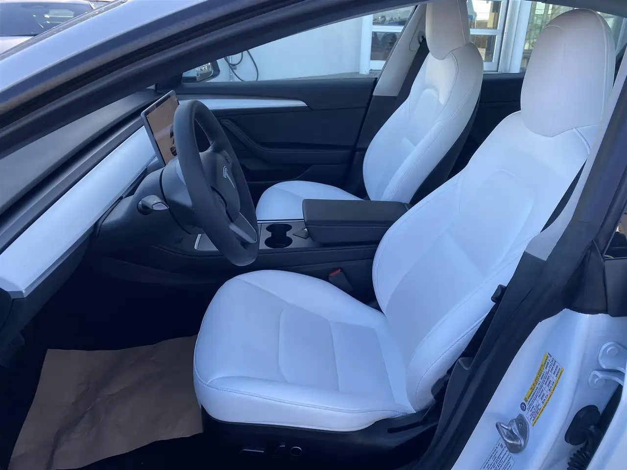 Tesla Model 3 снимка Tesla Model 3