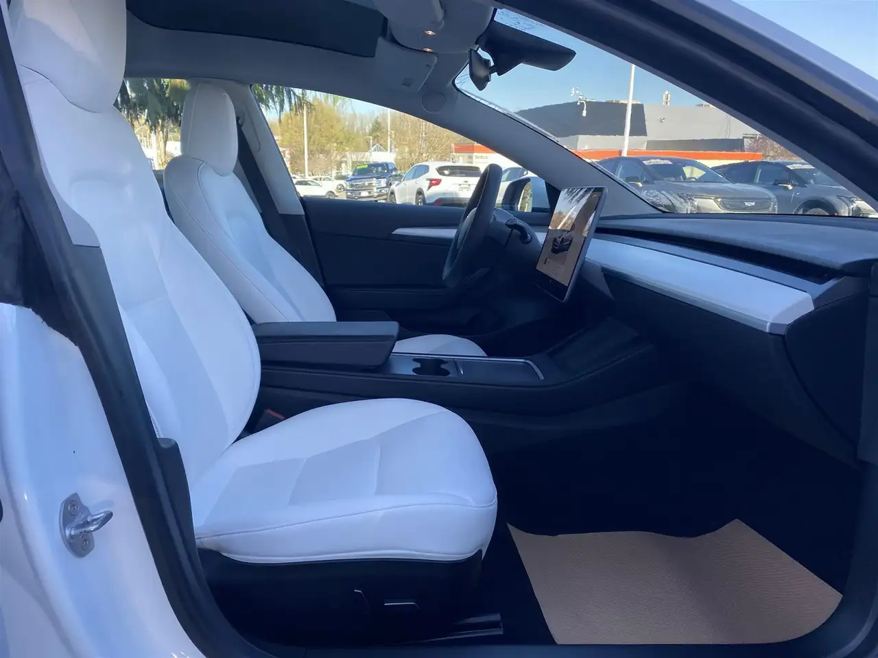 Tesla Model 3 снимка Tesla Model 3