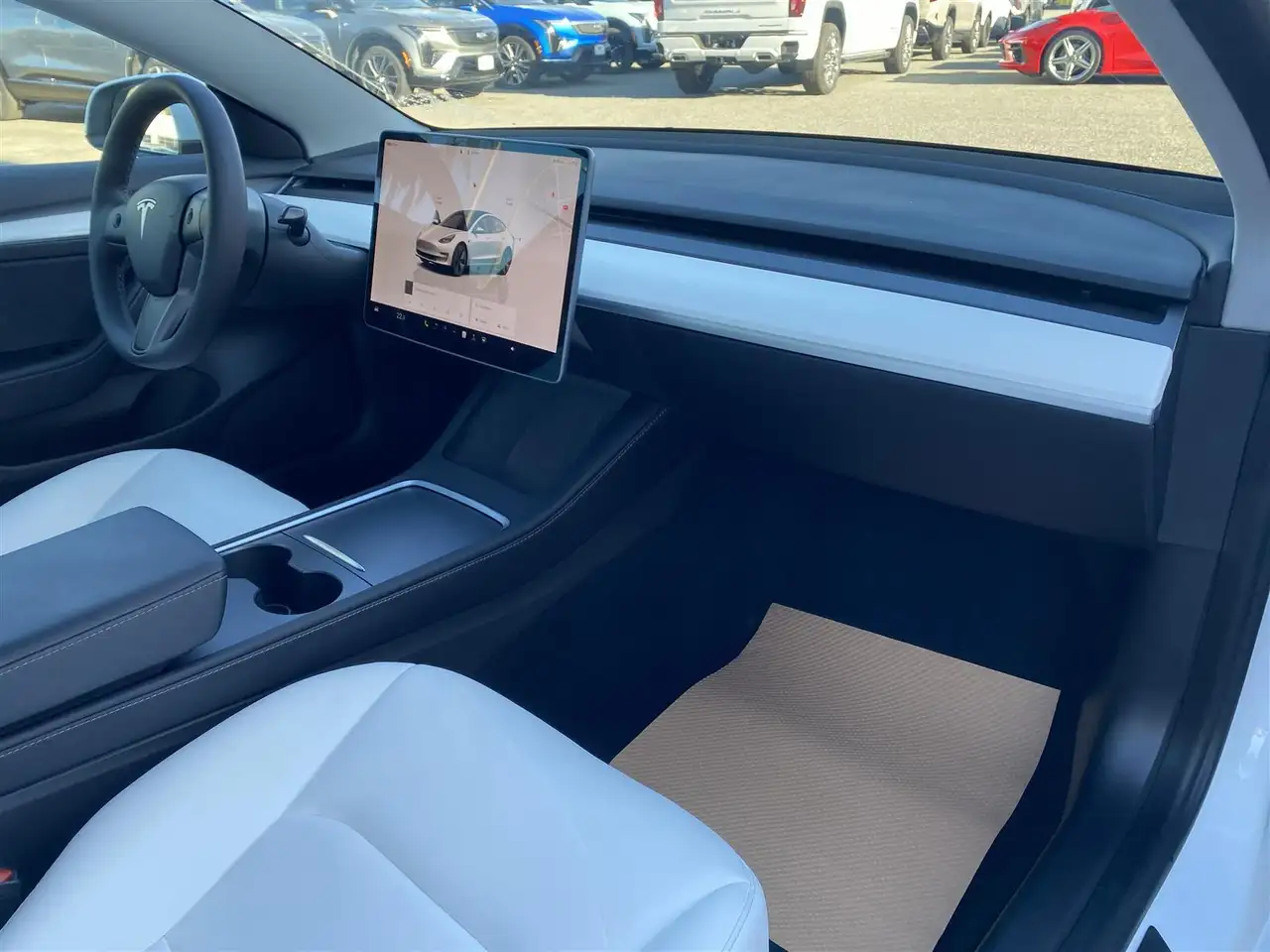 Tesla Model 3 снимка Tesla Model 3