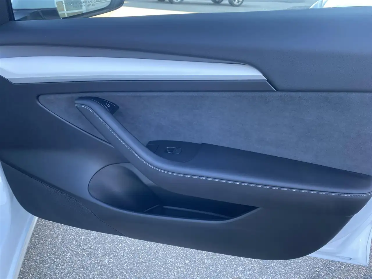 Tesla Model 3 снимка Tesla Model 3