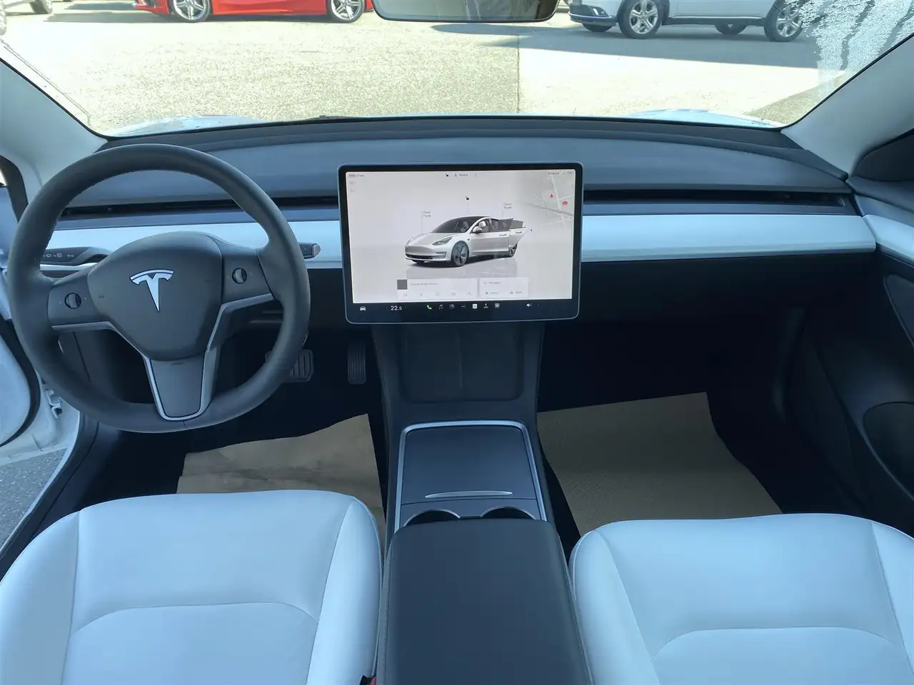 Tesla Model 3 снимка Tesla Model 3