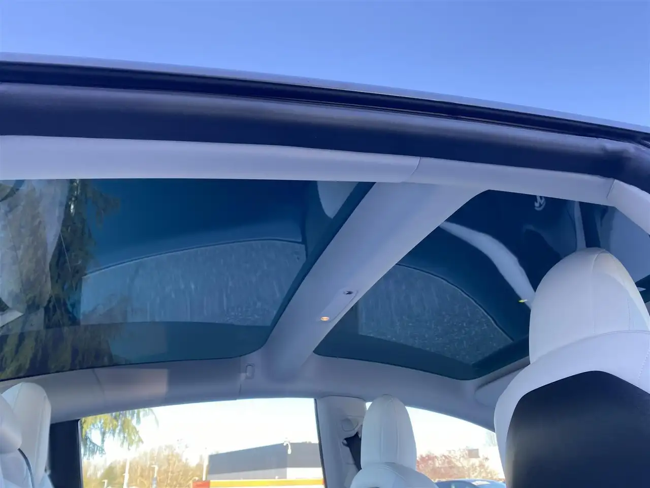 Tesla Model 3 снимка Tesla Model 3