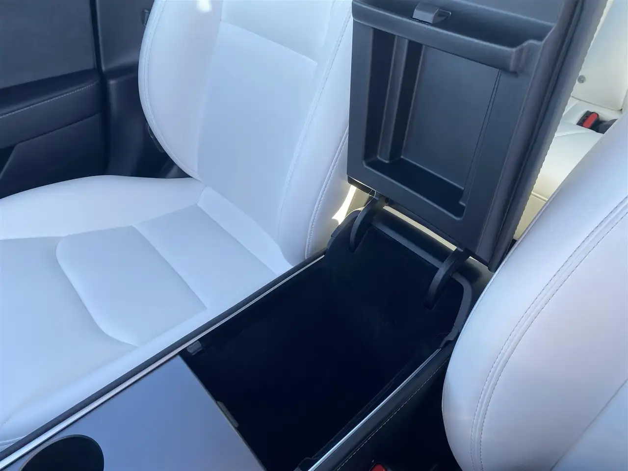 Tesla Model 3 снимка Tesla Model 3