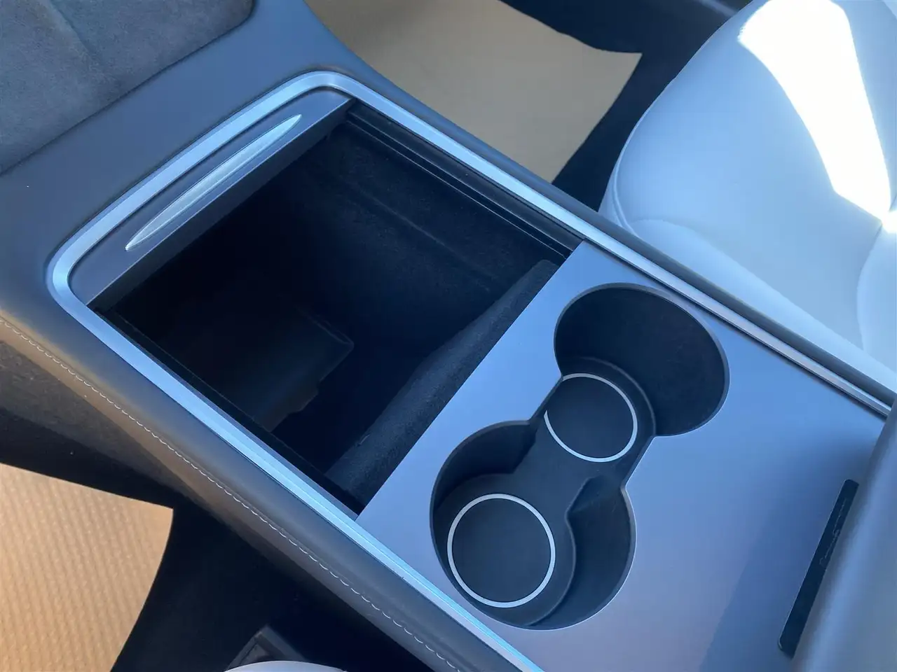 Tesla Model 3 снимка Tesla Model 3